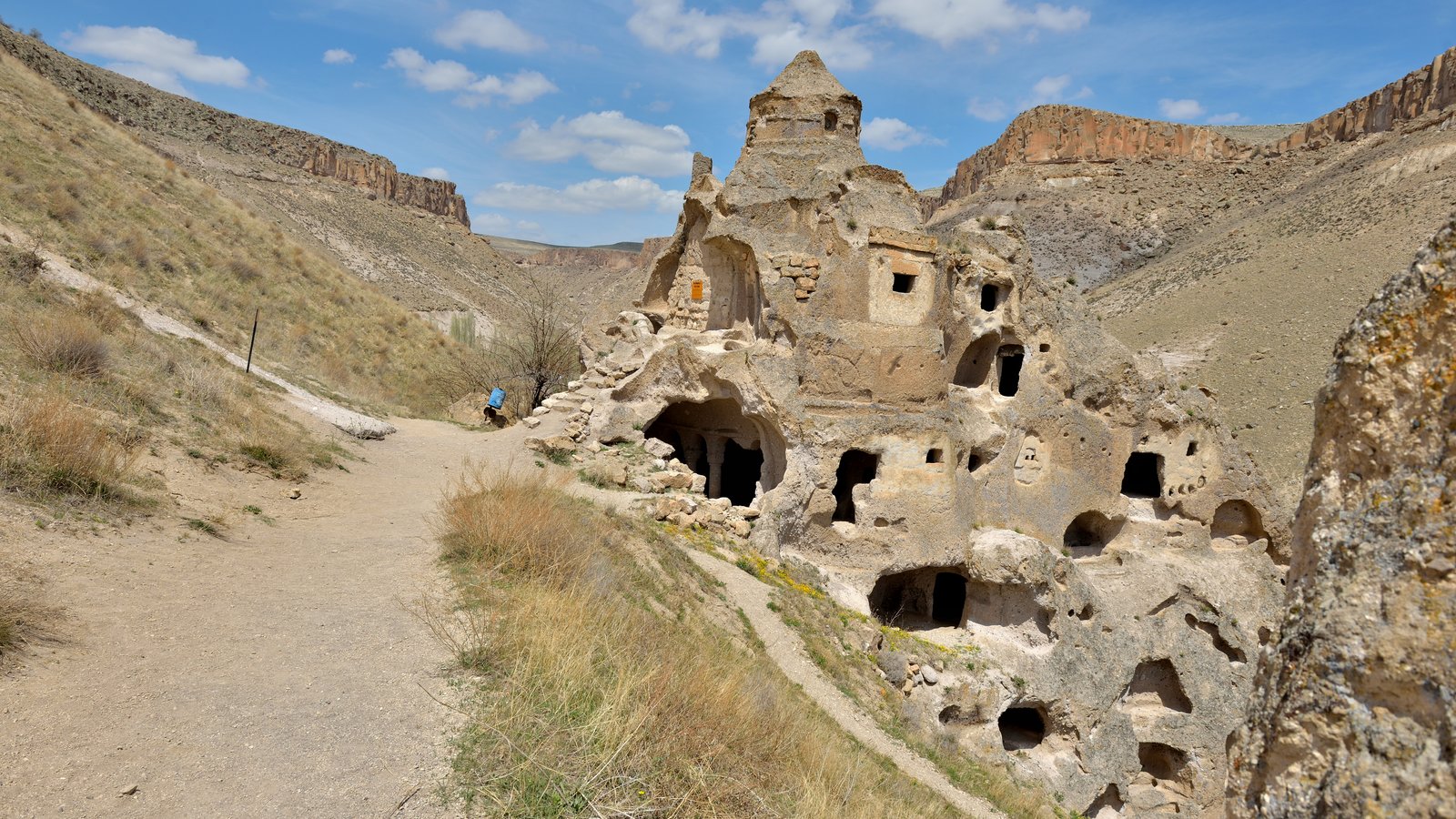 Cappadocia Blue Tour: Soğanlı Valley & Ancient Sinasos